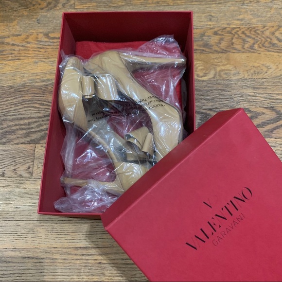 Authentic Valentino Garavani Bow Pump Shoes 38 - Picture 10 of 15